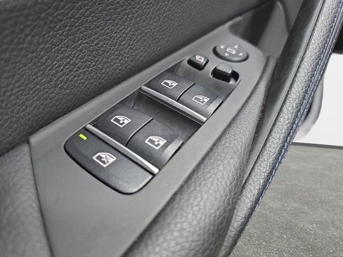 Used 2019 BMW 530i xDrive AWD/4WD image 26