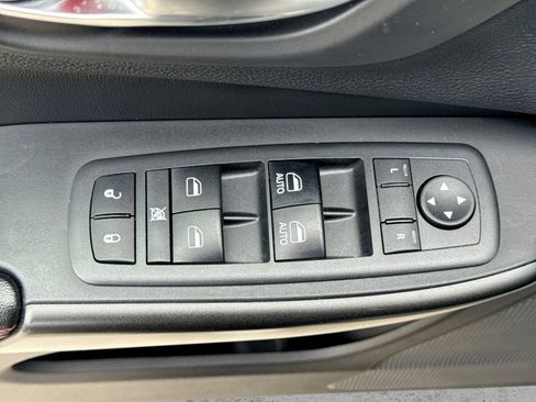 Used 2019 Jeep Cherokee Trailhawk w/ Comfort/Convenience Group AWD/4WD image 20