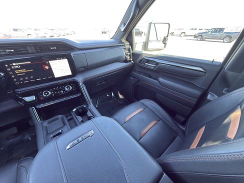 Used 2024 GMC Sierra 2500 AT4 w/ Technology Package image 40