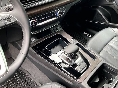 Used 2022 Audi Q5 2.0T Premium Plus w/ Premium Plus Package AWD/4WD image 18