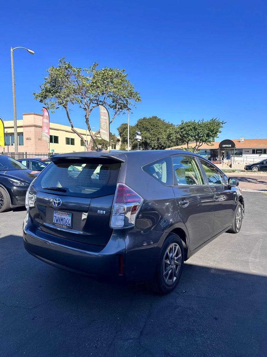 Used 2017 Toyota Prius V Two w/ Carpet Mat Package FWD image 3