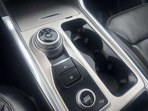 Certified 2022 Ford Explorer XLT w/ Equipment Group 202A image 24