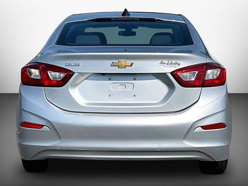 Used 2018 Chevrolet Cruze LS FWD image 4