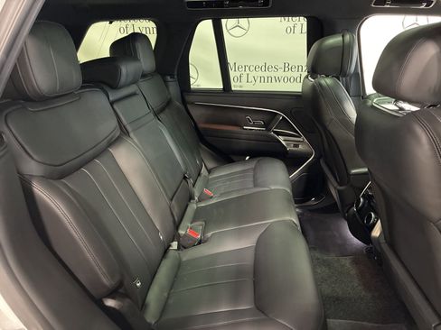 Used 2025 Land Rover Range Rover SE image 6