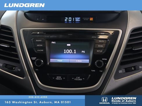 Used 2015 Hyundai Elantra SE w/ Option Group 02 FWD image 19