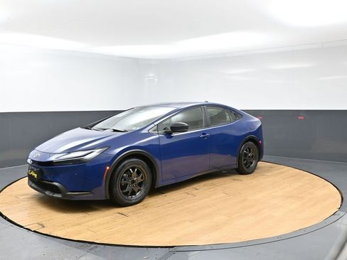 Used 2023 Toyota Prius LE FWD image 5