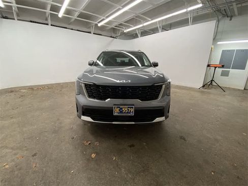 Used 2025 Kia Sorento S image 9