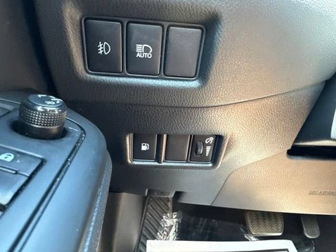 Used 2018 Toyota C-HR XLE FWD image 13