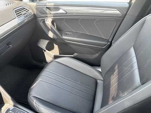 Certified 2023 Volkswagen Tiguan SE R-Line AWD/4WD image 22