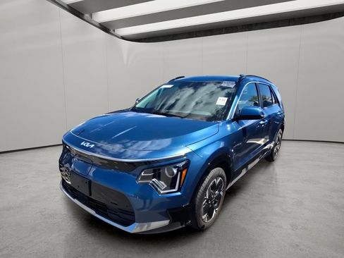 Used 2024 Kia Niro Wind w/ Wind Preserve Package FWD image 3