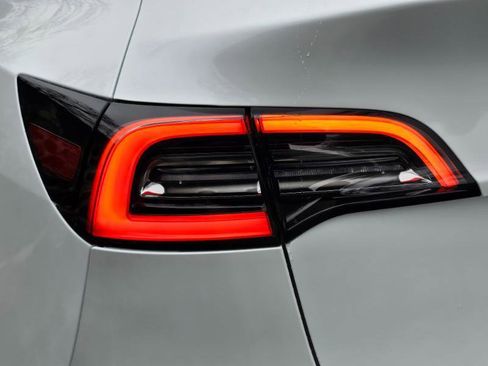 Used 2024 Tesla Model Y Long Range image 29