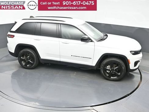 Used 2024 Jeep Grand Cherokee Limited w/ Black Appearance Package RWD image 34