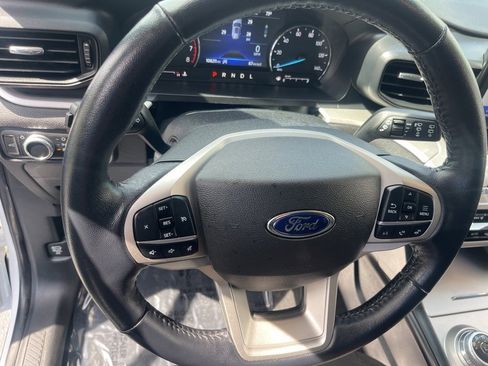 Used 2022 Ford Explorer XLT image 10