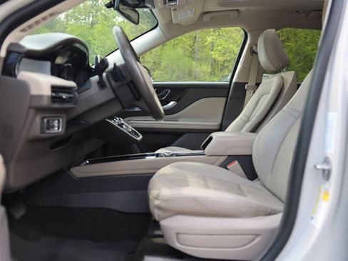 Used 2022 Lincoln Corsair AWD w/ Premium Package image 19