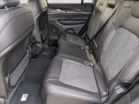 New 2026 Jeep Grand Cherokee Altitude image 14