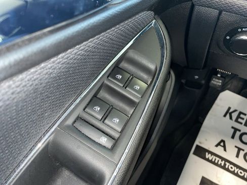 Used 2017 Chevrolet Cruze LT image 23