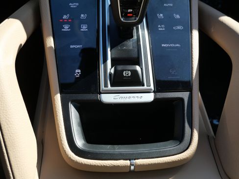 Used 2023 Porsche Cayenne AWD/4WD image 22