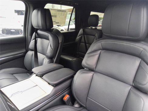 New 2026 Lincoln Navigator L Reserve AWD/4WD image 15