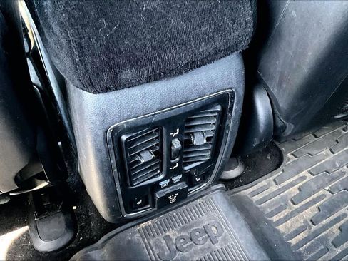 Used 2015 Jeep Grand Cherokee Limited w/ Luxury Group II image 23