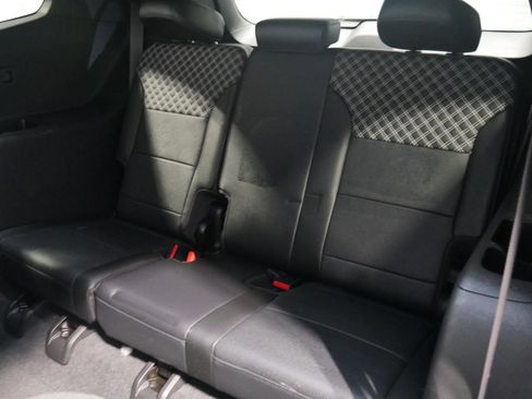 Used 2024 GMC Acadia Denali image 13