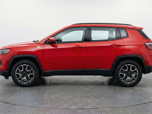 Used 2025 Jeep Compass Trailhawk AWD/4WD image 5