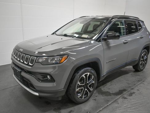 Used 2022 Jeep Compass Limited image 3