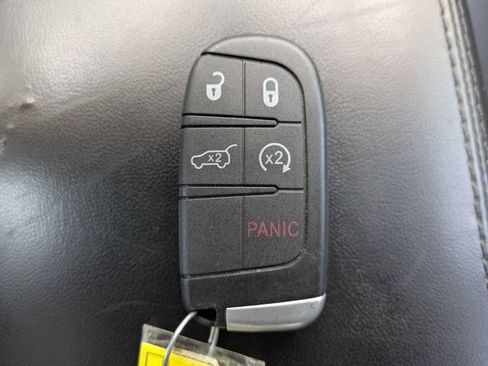 Used 2018 Jeep Grand Cherokee Altitude RWD image 31