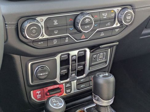 Used 2025 Jeep Wrangler Unlimited Rubicon image 22