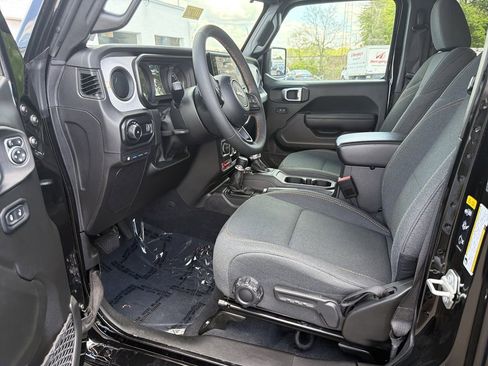 Used 2024 Jeep Wrangler Unlimited AWD/4WD image 12
