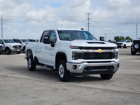 Used 2025 Chevrolet Silverado 2500 LT w/ Convenience Package AWD/4WD image 3