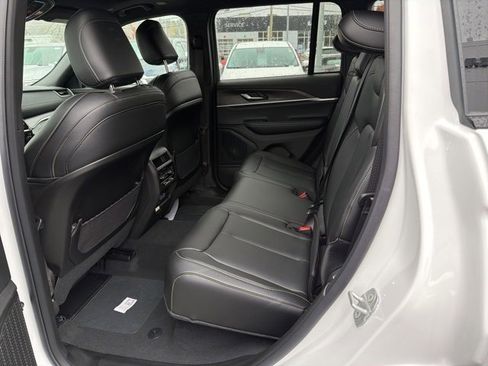 New 2025 Jeep Grand Cherokee Limited image 7