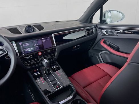 New 2026 Porsche Macan Base image 26