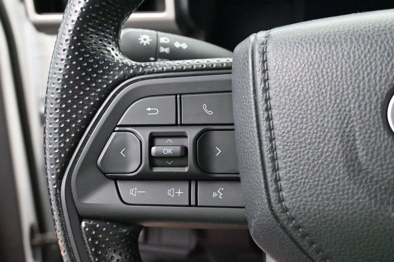 Used 2024 Toyota Tacoma SR AWD/4WD image 16