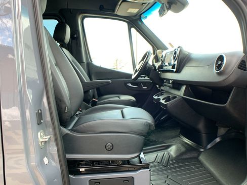 Used 2024 Mercedes-Benz Sprinter 2500 image 22