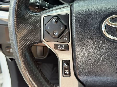 Used 2017 Toyota Tacoma SR5 RWD image 31