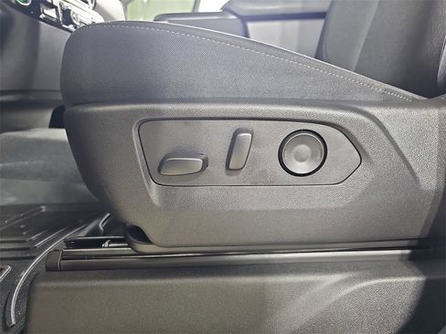 Certified 2025 Chevrolet Silverado 1500 LT image 35