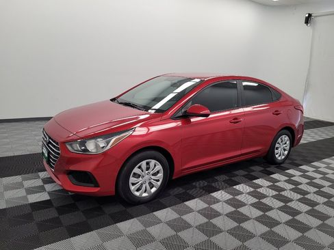 Used 2022 Hyundai Accent SE w/ Cargo Package FWD image 2