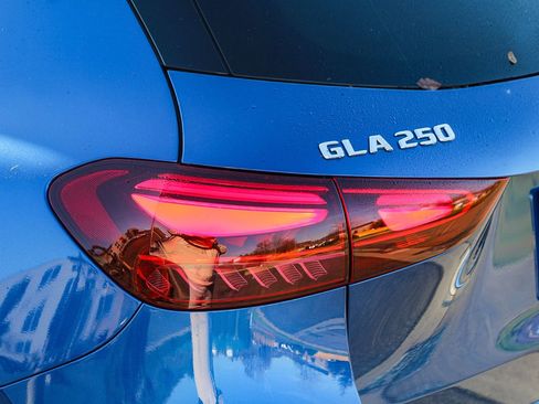 Certified 2025 Mercedes-Benz GLA 250 4MATIC image 11