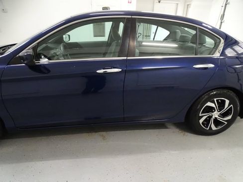 Used 2017 Honda Accord LX image 15