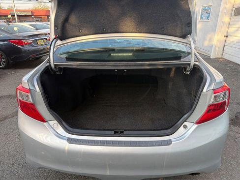 Used 2012 Toyota Camry SE FWD image 16