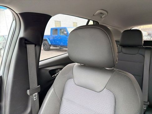 Used 2025 Chevrolet Trax LT w/ LT Convenience Package image 53