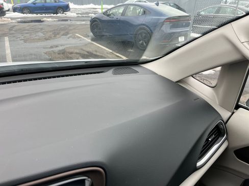 Used 2023 Chrysler Voyager LX image 37