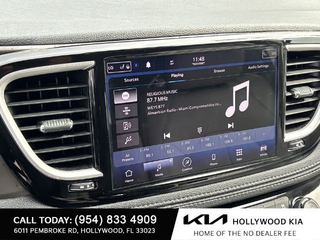 Used 2021 Chrysler Pacifica Touring-L FWD image 12