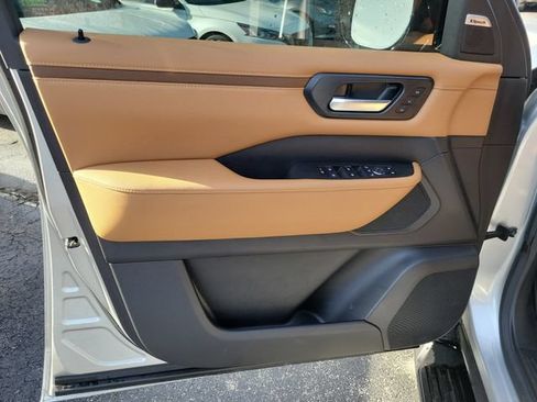 Used 2025 Nissan Armada SL w/ Captain's Chari Seat Package RWD image 16