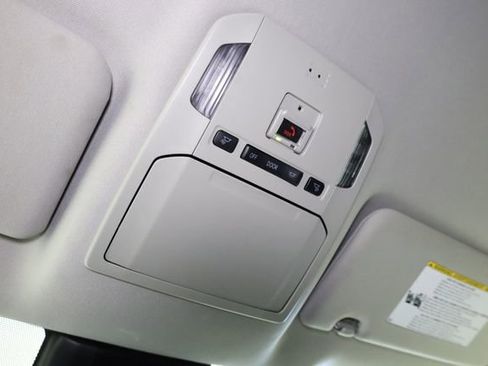 Used 2023 Toyota Highlander LE image 27