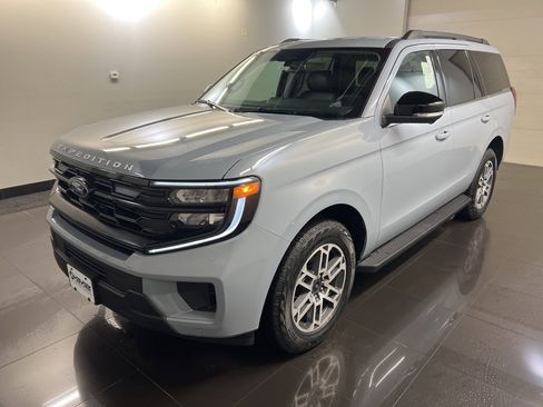 New 2026 Ford Expedition Active image 3