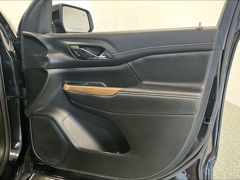 Used 2022 GMC Acadia SLE w/ GMC Pro Grade Package image 30