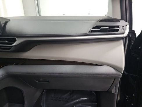 Used 2024 Toyota Sienna LE image 38