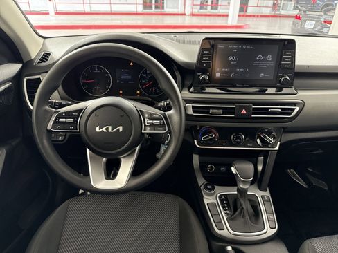 Used 2023 Kia Seltos LX image 16