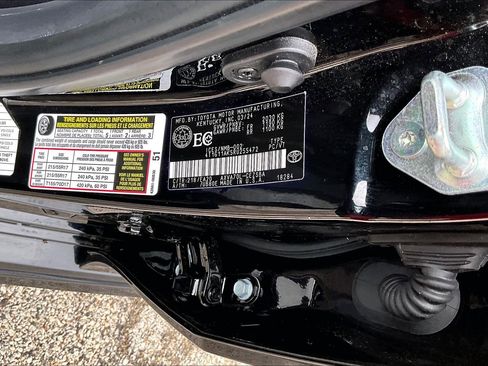Used 2024 Toyota Camry SE FWD image 4